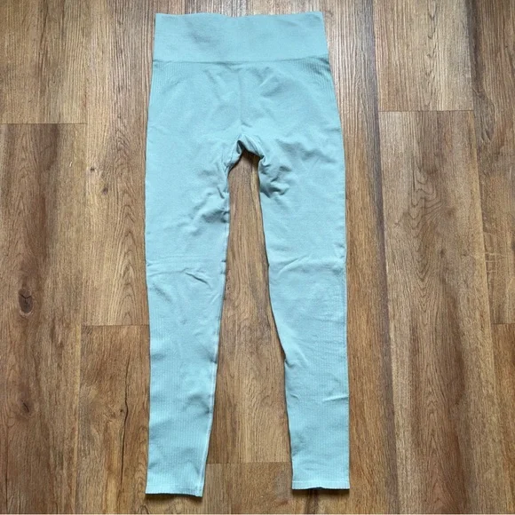 Hollister Gilly Hicks Go Boost Bottoms Leggings, Seafoam Green, Sz S NWT (7) - Picture 2 of 6